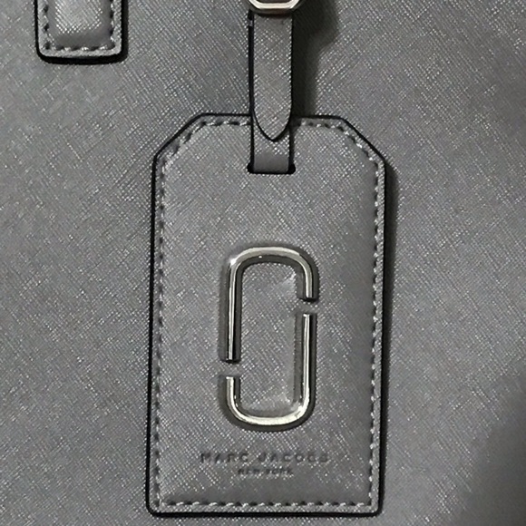 🎉NWT🎉Marc Jacobs Large Grey Saffiano Tote Bag - Picture 4 of 8